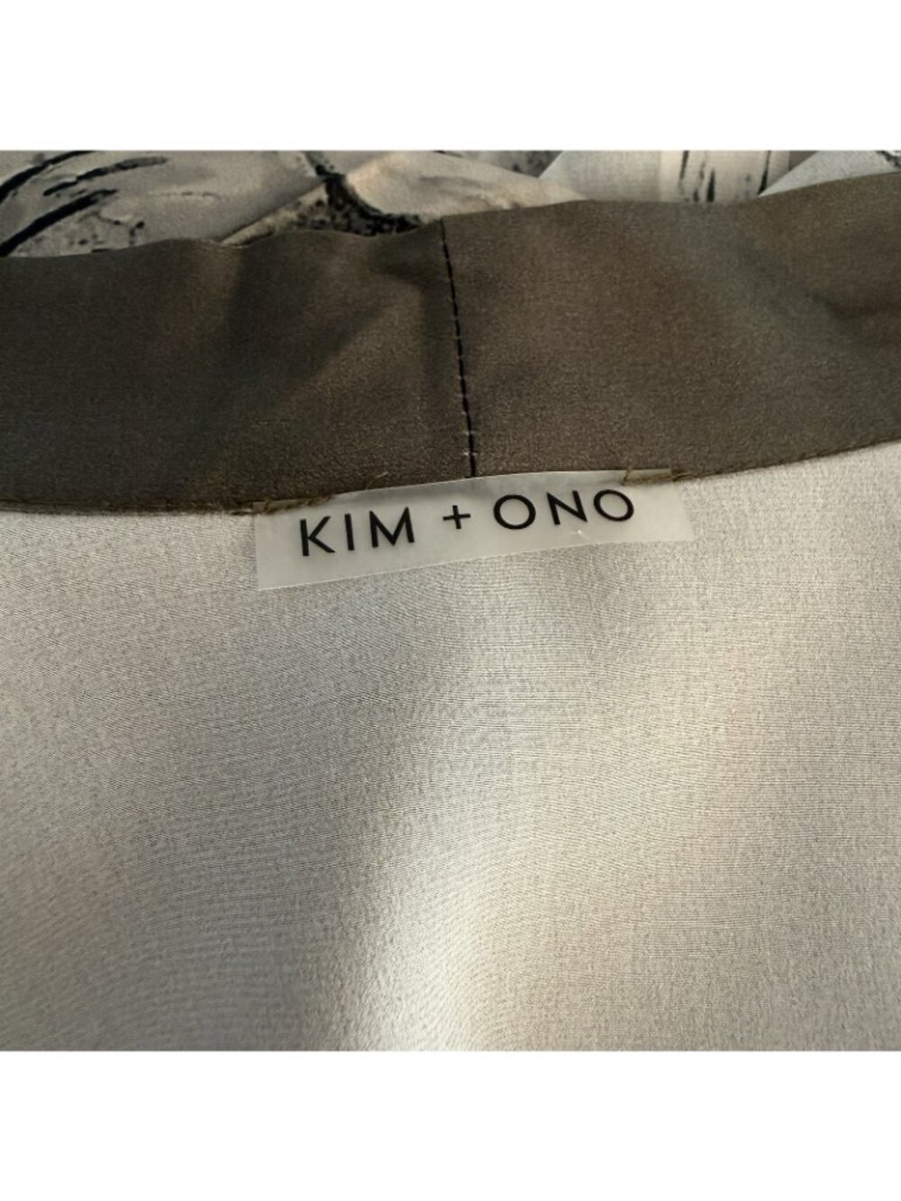Kim + Ono Washable Silk Kiku Short Kimono Robe One Size - Picture 6 of 7